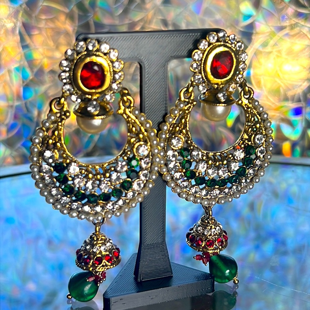 Chunky holiday dangle earrings + travel pouch
